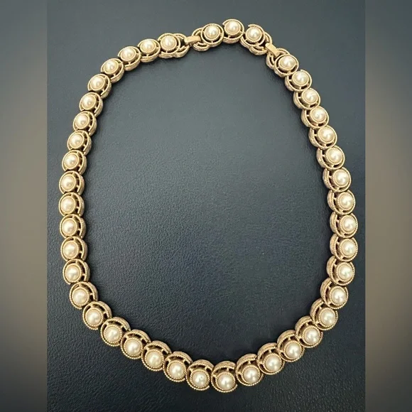 Vtg Crown Trifari Demi Parure Pearls Gold Tone Snowflake necklace and Brooch set - Picture 4 of 9